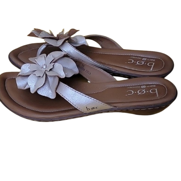 b.o.c Silver Floral Sandals - Picture 2 of 6